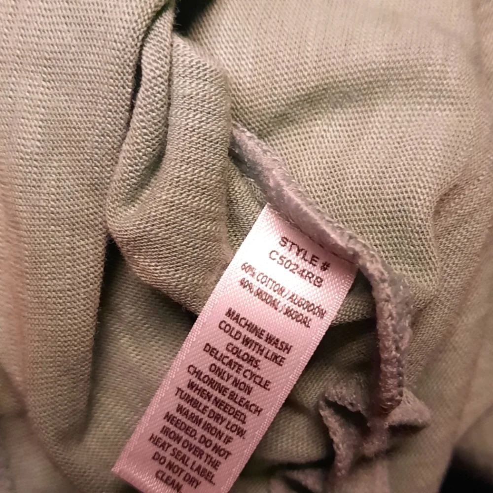 🍀3/15 🆕️ Woman's Light Green Tee-shirt - Picture 8 of 8